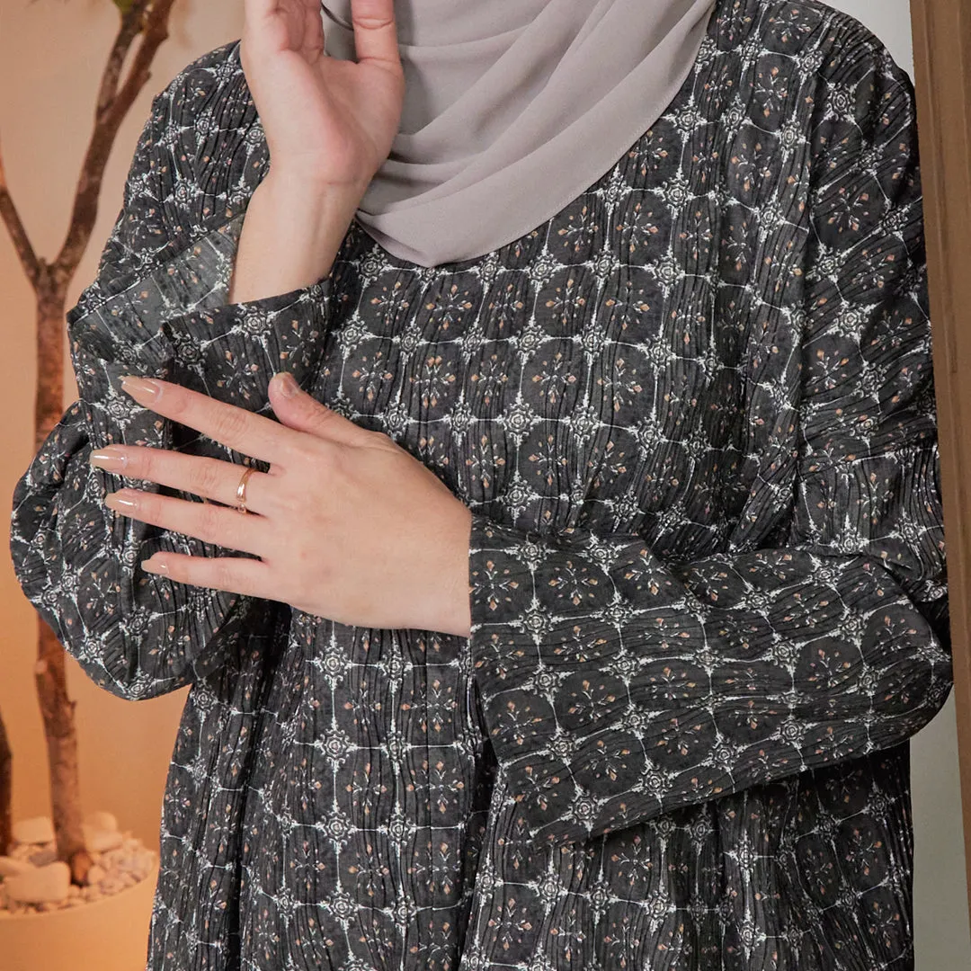 Saffron Pleated Kaftan - Black